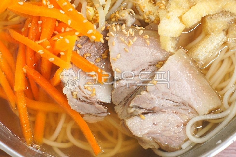 고기국수,국수,meatnoodles,면발,bowl,noodles,soupbowl,국물요리,면요리,사골,사골국,국물,한식,한국음식,식재료,cook,meal,dishes,reserves,사발,칼국수,멸치육수,anchovybroth,맑은국,clearsoup,음식,food,kfood,요리,플레이팅,foodpresentation,plating,음식,식재료,요리,food,cook,meal,dishes,food reserves