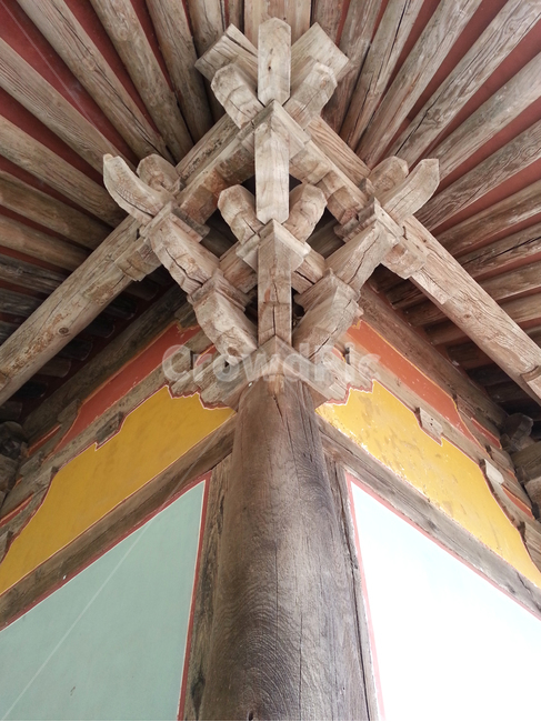 대들보,한옥,처마,나무,한국적인,고즈넉한,기둥,기하학적인,traditional,korean,column,eaves,한국전통,한국문화,korean traditional,korean culture,건축물,건물외관,exterior,building,structure,architecture,construction