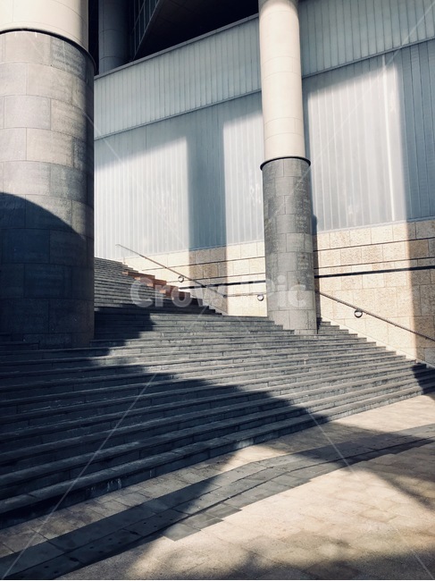 기둥,계단,광장,빛,햇빛,그림자,건축물,건물외관,exterior,building,structure,architecture,construction