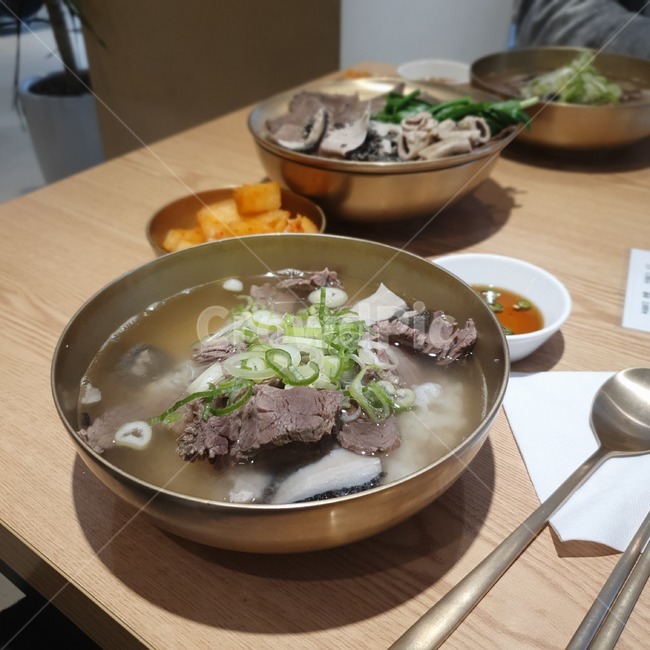 음식,사발,곰탕,소고기국,한우,점심,저녁,탕,국,식사,고기,음식,식재료,요리,food,cook,meal,dishes,food reserves