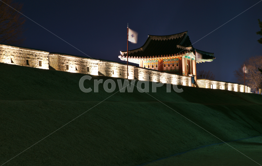 북포루,성곽,수원화성,수원,유네스코세계문화유산,야경,성벽,야경,밤,풍경,nightscape,night,landscape,한국전통,한국문화,korean traditional,korean culture,랜드마크,landmark,tourist attraction,한국랜드마크,한국관광지,한국명소,korea landmark,korea tourist attraction,건축물,건물외관,exterior,building,structure,architecture,construction,건물,pagoda,탑,shrine,신사,worship,예배