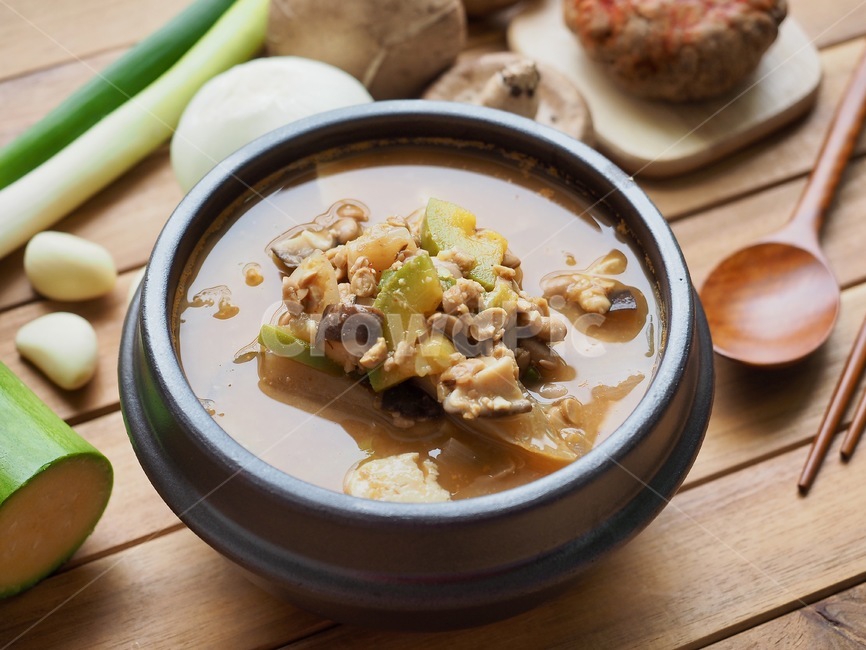 청국장,청국장찌개,찌개,된장찌개,야채,식품,한식,한국문화,음식,한국,배경,음식문화,웰빙,문화,아시아,아시아음식,전통,점심,점심식사,국물,국물음식,음식,식재료,요리,food,cook,meal,dishes,food reserves,한식,한국음식,한국요리,korean food,korean dishes,korean meal,korean cook