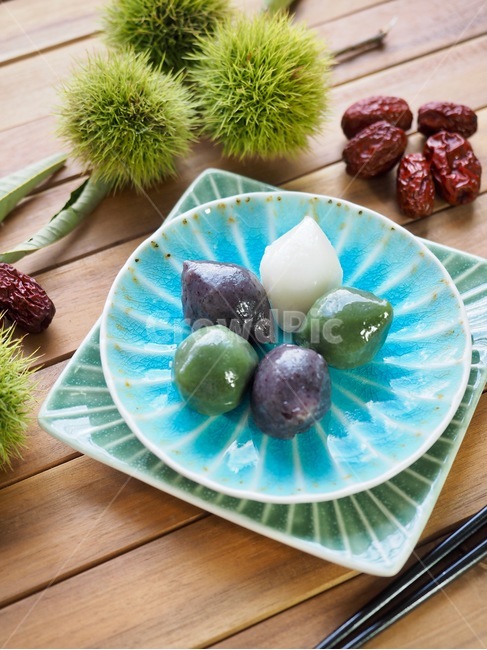 한국음식,식품,한식,한국문화,한국,배경,음식문화,웰빙,문화,아시아,아시아음식,접시,전통,설날,추석,음식,추석음식,설날음식,명절,명절음식,떡,송편,솔방울,koreanfood,korea,koreanculture,food,background,foodculture,wellbeing,culture,asia,asianfood,dish,tradition,ricecake,한국전통,한국문화,korean traditional,korean culture,음식,식재료,요리,food,cook,meal,dishes,food reserves,한식,한국음식,한국요리,korean food,korean dishes,korean meal,korean cook