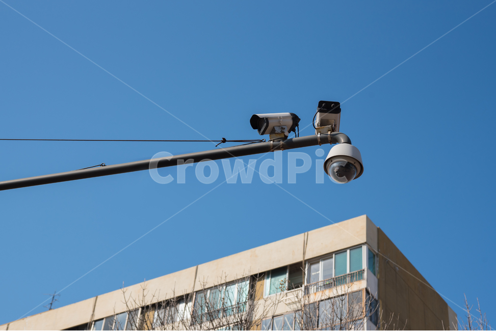 감시,촬영,보호,보안,카메라,모니터링,기술,생활,CCTV,아파트,주택,파란하늘,안전,배경,정보통신기술,전자기기,전자제품,it,information,technology,electronic equipment,사물,물건,오브젝트,thing,object,matter