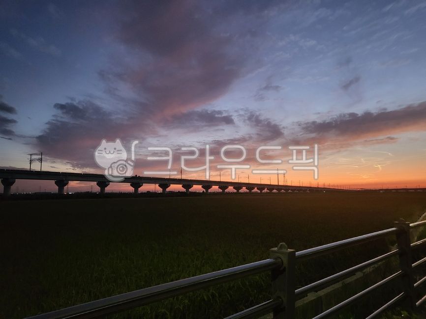 evening glow,a flaming sunset,nature,sunset,pretty sky,aneveningglow,evening sky,eveningsky,Sky of Autumn