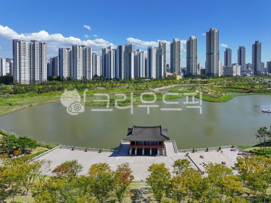 Cheongna Lake Park,Cheongna International City,Cheongna-dong,city,lake,building,apartment,residential area,water,park,sky,blue,green,summer,Incheon City,building,architecture,cityscape,downtown,Cheongna-ru,Hanok,pavilion,Incheon,Che