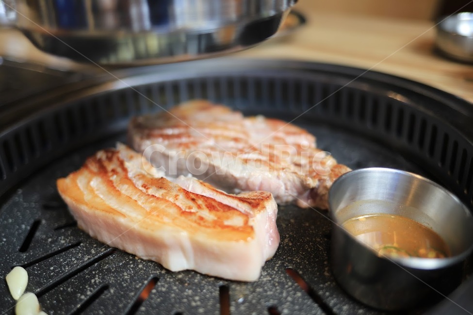 통삼겹살,통목살,고기,멜젓,돼지고기,돼지고기구이,고기구이,음식,식재료,요리,food,cook,meal,dishes,food reserves,육류,고기,meat