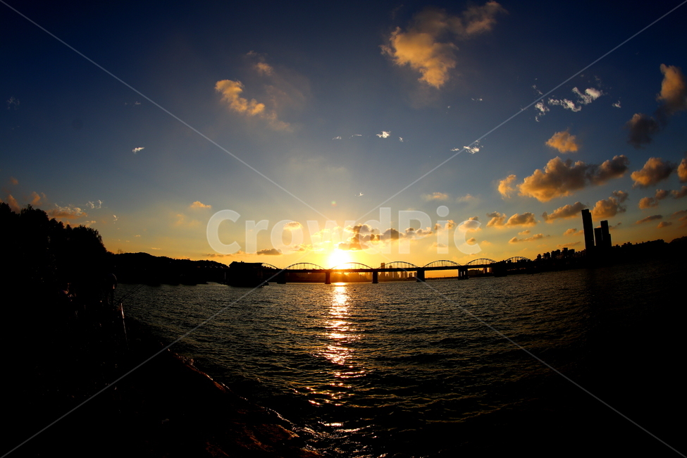 노을,풍경,석양,한강,호수,도시,풍경,city,landscape,nature,자연,sunlight,햇빛,outdoors,옥외,light,빛,flare,플레어,dusk,황혼,red sky,붉은 하늘,dawn,새벽,sunset,일몰,sky,하늘