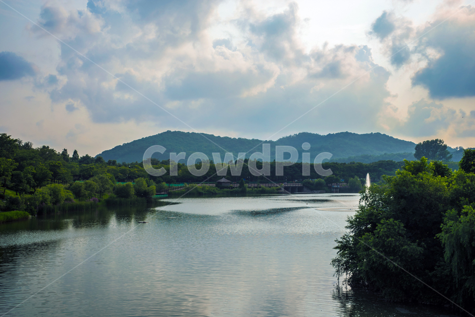 공원,풍경,초록,park,cloud,강,river,구름,수평,수직,소실점,평화로움,peace,자연,풍경,nature,landscape,water,물,outdoors,옥외,land,땅