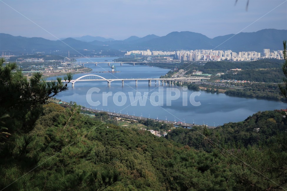 한강,구리암사대교,다리,풍경,아파트,한강변,강변,도로,대교,강물,도시,풍경,city,landscape,한국도시풍경,한국도시경관,korea cityscape