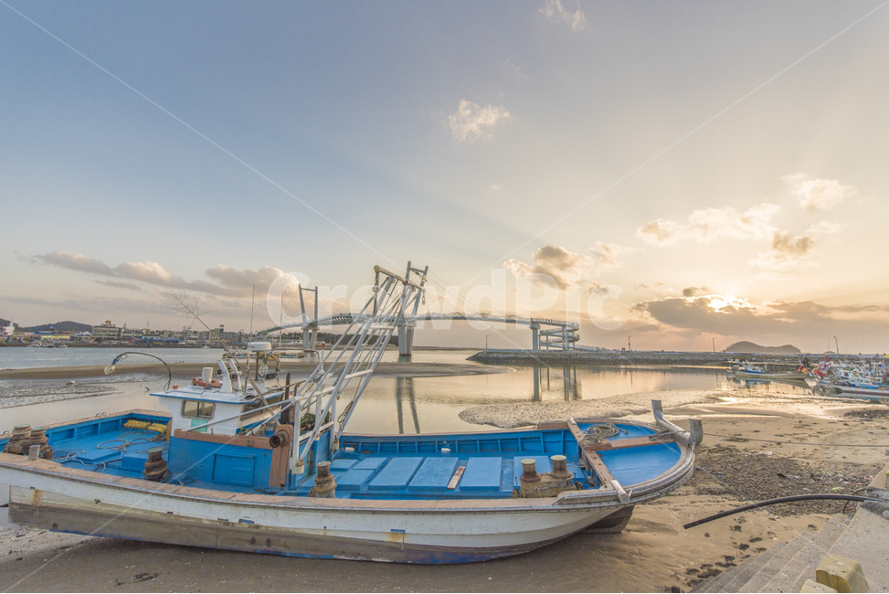 풍경,바다,노을,일몰,배,구름,서해,해질녘,산업,industry,industrial,어업,fishery,fishing industry,교통,교통수단,traffic,transportation,vehicle,차량,watercraft,선박,water,물