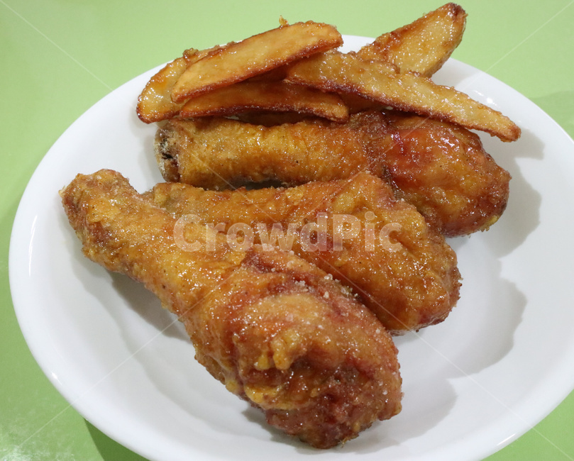 후라이드치킨,치킨,양념치킨,감자튀김,닭고기,음식,식재료,요리,food,cook,meal,dishes,food reserves