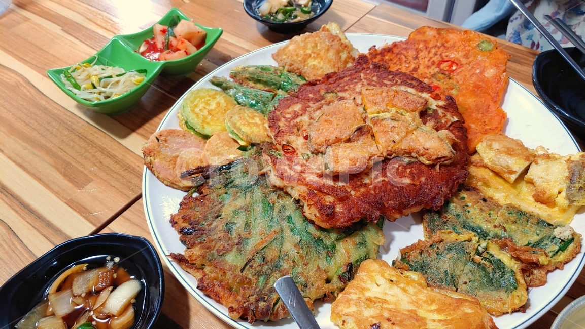 음식,food,전,빈대떡,김치전,파전,소세지,고추튀김,두부전,깻잎전,전통음식,막걸리,안주,전통주점,기름,부침,한국음식,한국,음식,식재료,요리,food,cook,meal,dishes,food reserves,한식,한국음식,한국요리,korean food,korean dishes,korean meal,korean cook