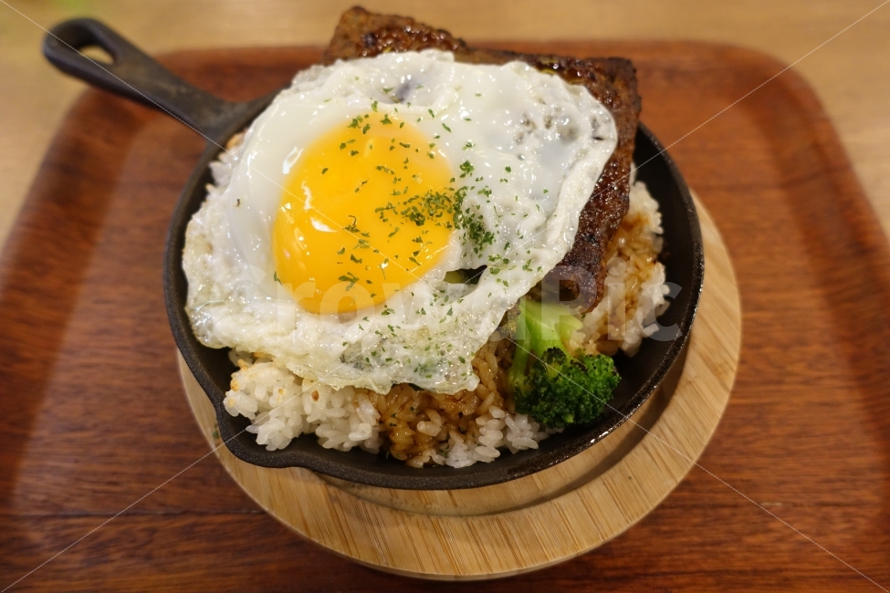 음식,푸드,계란후라이,덮밥,떡갈비덮밥,음식,식재료,요리,food,cook,meal,dishes,food reserves,육류,고기,meat,한식,한국음식,한국요리,korean food,korean dishes,korean meal,korean cook