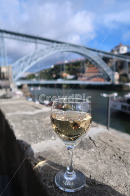 glass,유리,goblet,와인한잔,와인잔,포르토,포르투,porto,wine,wineglass,와인,조용함,오후,한가로움