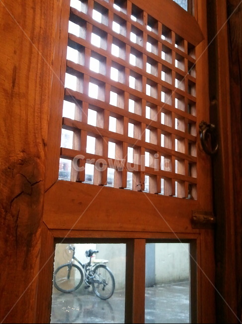 문고리,격자문,나무,wood,시선,자전거,bike,bicycle,전통문살