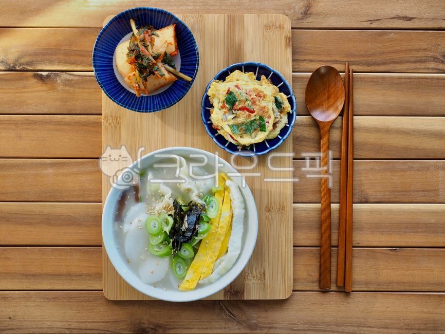 한식,한국전통음식,한국음식,떡국,떡만두국,만두국,식품,한국문화,배경,음식문화,문화,아시아음식,접시,설날,추석,음식,설날음식,명절,명절음식,koreanfood,koreanculture,food,background,foodculture,culture,asianfood,dish,반찬,웰빙,웰빙음식,sidedish,wellbeing,wellbeingfood,파,김,계란,음식,식재료,요리,food,cook,meal,dishes,food reserves,한식,한국음식,한국요리,korean food,korean dishes,korean meal,korean cook