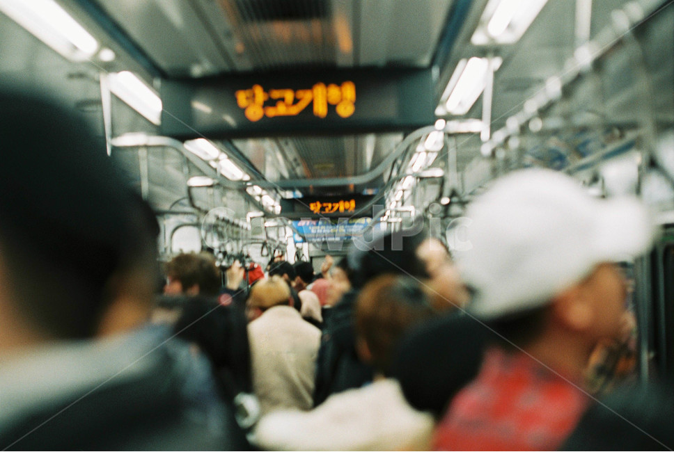 지하철,필름카메라,퇴근,출근,러시아워,rushhour,koreanmetro,당고개행,퇴근길,출근길,koreansubway,사람들,대중,군중,other people,crowd,교통,교통수단,traffic,transportation