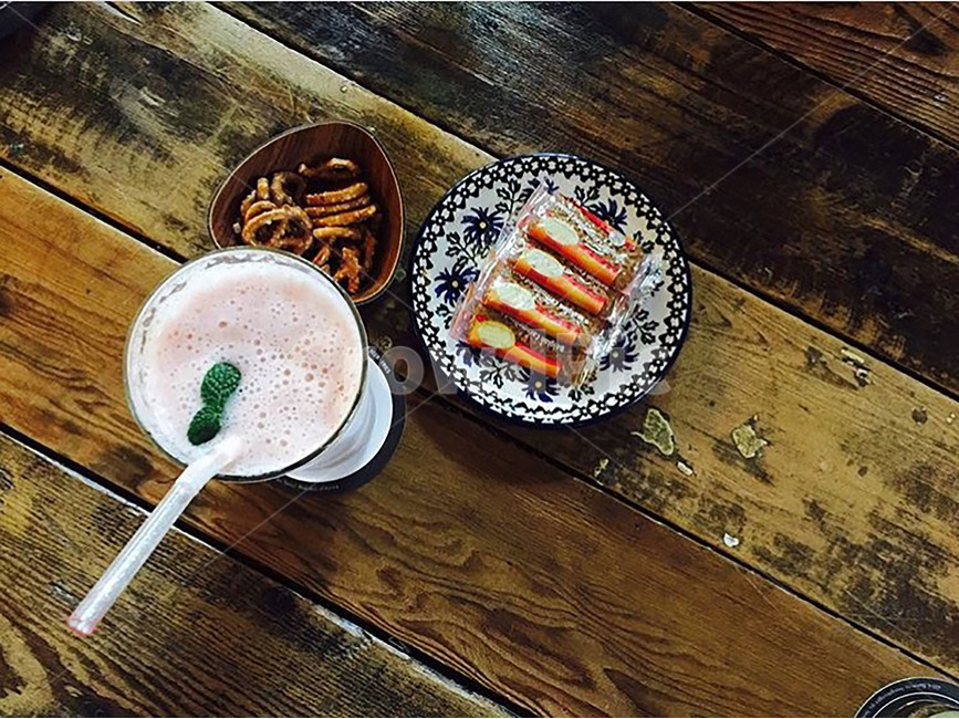 smoothie,cookie,wooden table,fruit,afterlunch,health,cookies,cafe,dessert,coffee,healthy juice,smoodie,woodentable,decoration,table