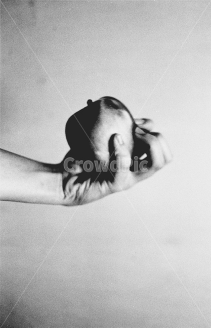 사과,추상,흑백,손,결심,과일,열매,fruit,흑백,모노톤,monochrome,black and white