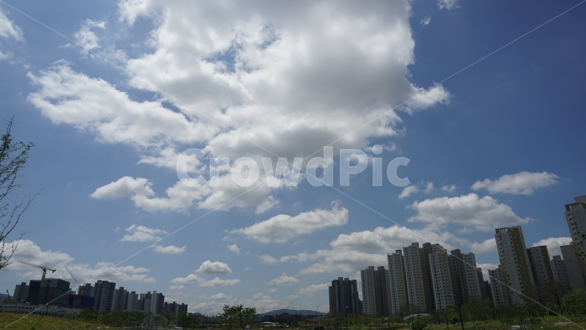 구름,하늘,아파트,맑음,깨끗,도시,풍경,city,landscape,한국도시풍경,한국도시경관,korea cityscape,weather,날씨,nature,자연,cloud,cumulus,적운,sky,outdoors,옥외