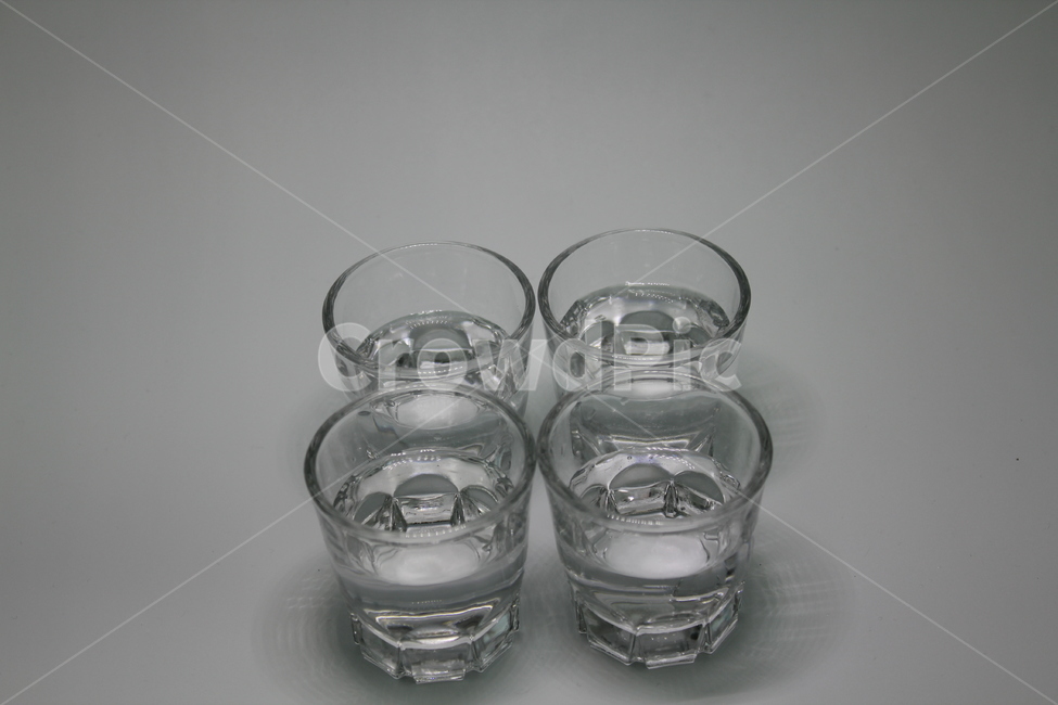 소주,소주잔,술잔,알콜,음주,한잔,소주잔들,투명,투명한잔,투명소주잔,사물,물건,오브젝트,thing,object,matter