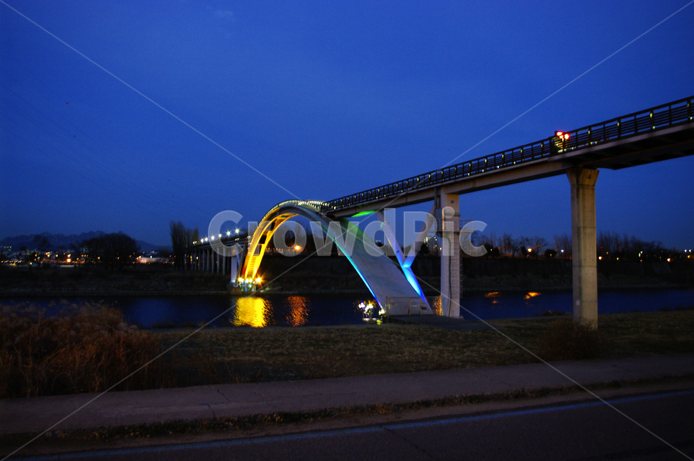 서울,한강,공원,야경,다리,불빛,야경,밤,풍경,nightscape,night,landscape,건축물,건물외관,exterior,building,structure,architecture,construction,bridge,건물