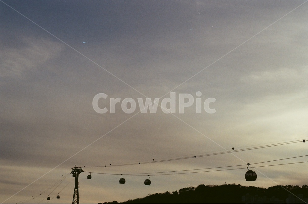 풍경,케이블카,하늘,초저녁,구름,산,감성,필름사진,자연,풍경,nature,landscape,감성,sensible,feeling,vehicle,차량,transportation,교통,cable car