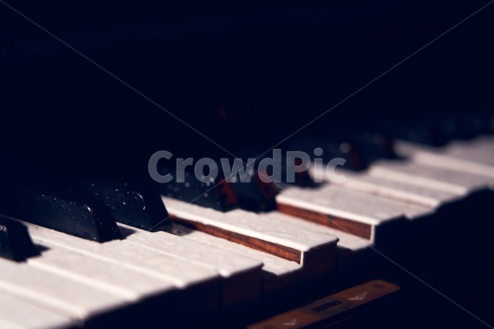 피아노,건반,감성사진,망가진,어두운,악기,음향기기,musical instrument,musical equipment