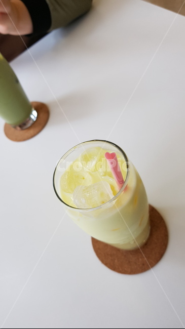 라떼,하트빨대,음료,색다른일상,하트,음료수,drink,beverage