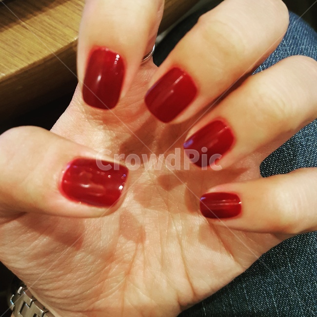 셀프네일,메니큐어,네일,네일아트,손,빨간색,레드,사람,인물,인간,human,person,신체일부,몸,body