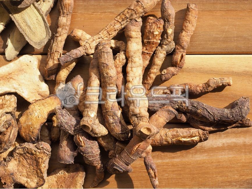 about,koreanculture,cold,Asian culture,cold medicine,coldremedy,Chinese medicine,root,dry food,healthfood,root plant,driedfood,herbalmedicine,Oriental medicine,chinesemedicine,medicine,Korean culture,licorice,food,health food,Medicine,chinesemedicineingre
