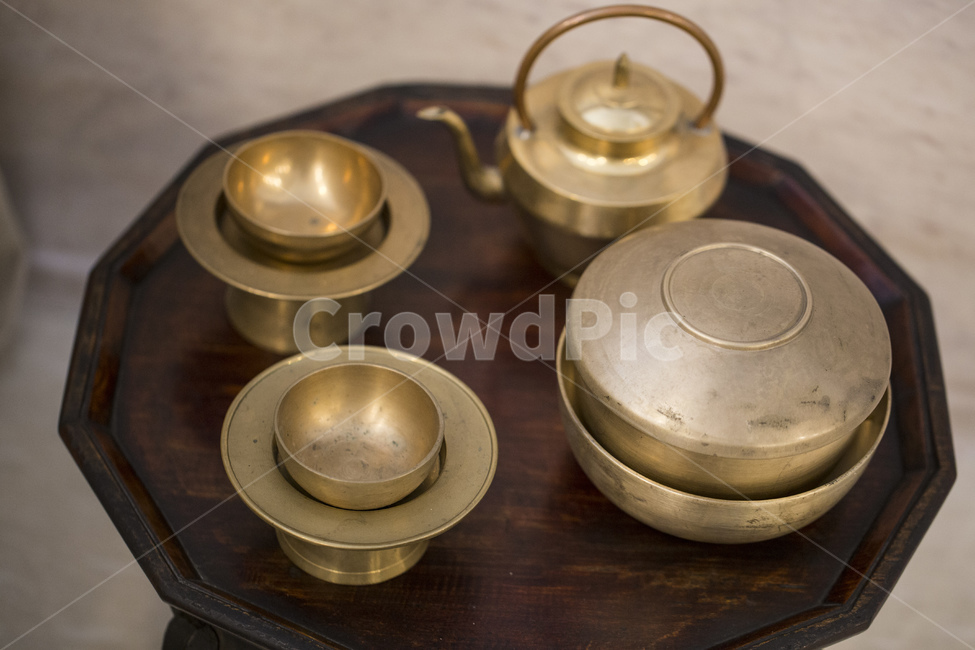 brassware,wooden statue,award,bowl of rice,brass,bowl,organic bowl,kettle