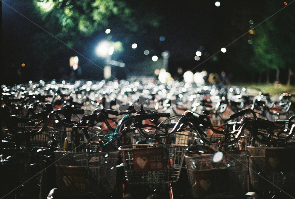 자전거,밤,야경,필름,필름사진,야경,밤,풍경,nightscape,night,landscape,감성,sensible,feeling,교통,교통수단,traffic,transportation