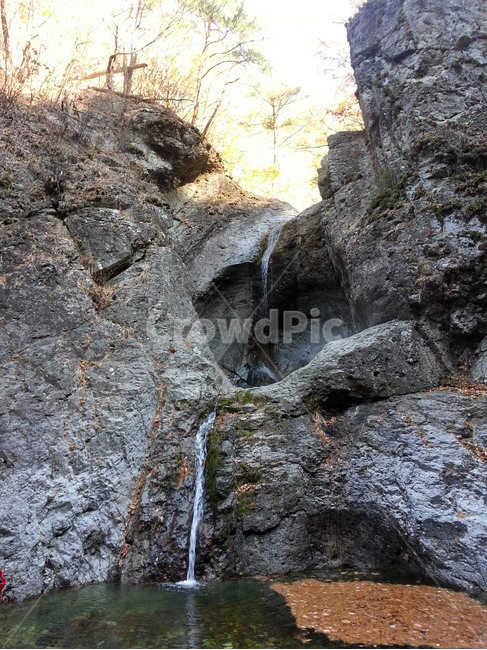 주왕산,용소,폭포,바위,낙엽,연못,계곡,자연,풍경,nature,landscape,outdoors,옥외,cliff,낭떠러지