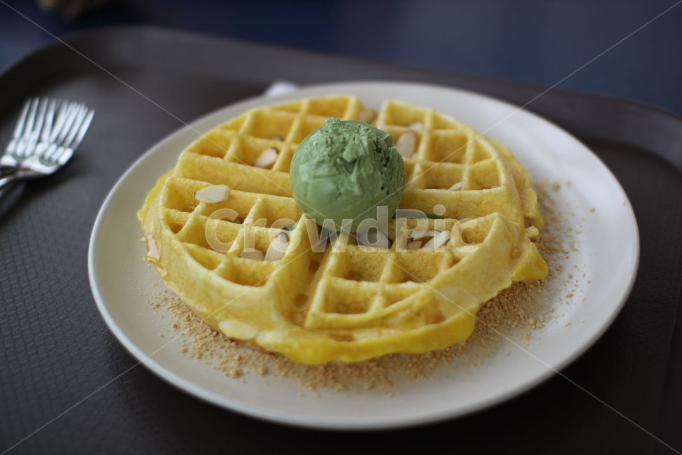 아이스크림와플,녹차아이스크림,와플,카페,디저트,후식,음식,맛있는음식,커피와디저트,녹차,초록색,동그란접시