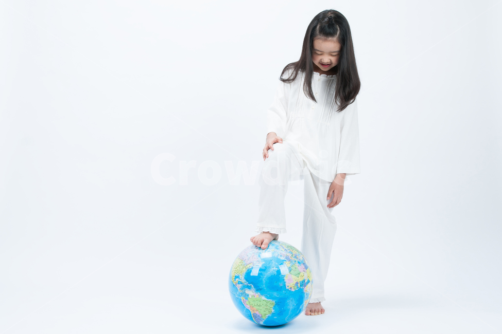 person,사람,human,인간,지구,웃음,행복,청진기,정면,지구본,교육,환경,긍정,환경오염,보호,환경보호,사람,인물,인간,human,person,어린이,어린아이,child,children,kid,연출,컨셉,콘셉,direction,concept