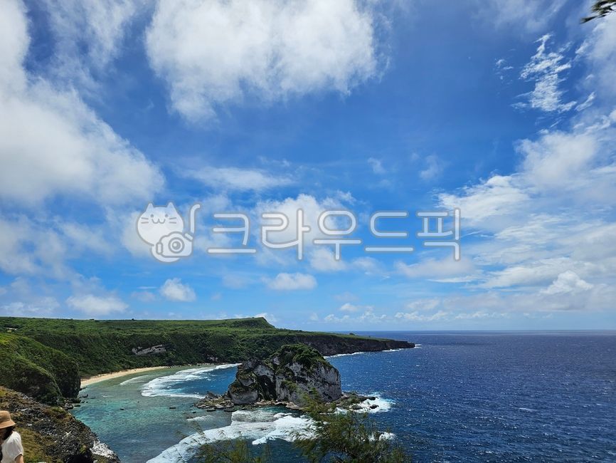 사이판해변,여름바다,맑은하늘,해변하늘,시원함,청량함,주상절리,바다,태평양,동남아,휴양지