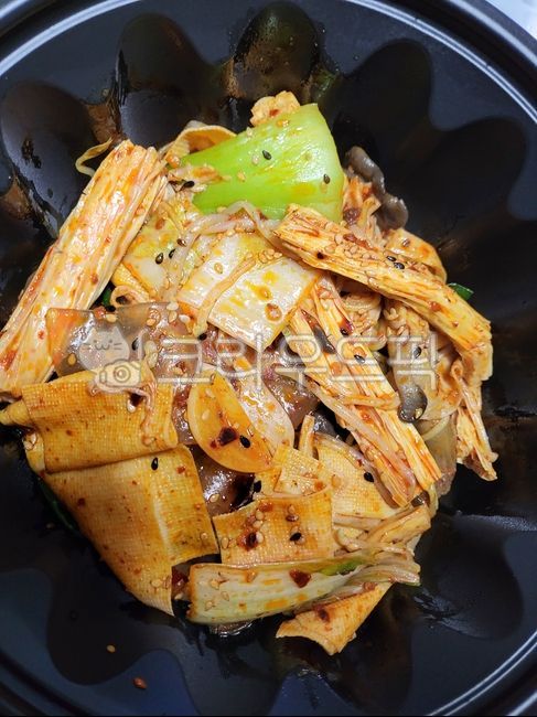 Malatang,Jajangmyeon,Mara Tteokbokki,Mara,Jjambbong,Mara Xiangguo,Tanghulu,food