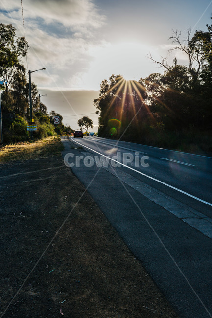 호주,타즈매니아,australia,tasmania,푸른하늘,sky,길,차길,도로,인도,road,carroad,낮은구름,나무,차도,see,hot,아스팔트,맑음,구름,언덕,햇빛,태양,해,해빛,sun,오후,흙길,자연,풍경,nature,landscape,asphalt,light,빛,flare,플레어