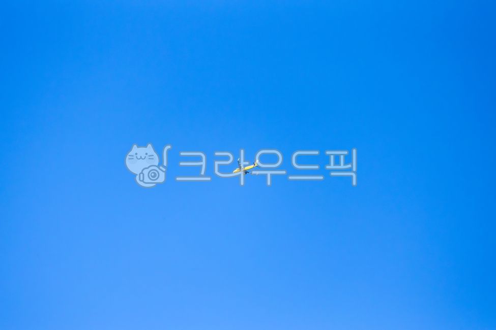 airplane,sky,clouds,airplane,sky