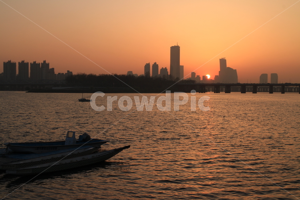 한강,여의도,일몰,한강일몰,koreanlandscape,도시,풍경,city,landscape,한국도시풍경,한국도시경관,korea cityscape,watercraft,선박,transportation,교통,vessel,용기,vehicle,차량