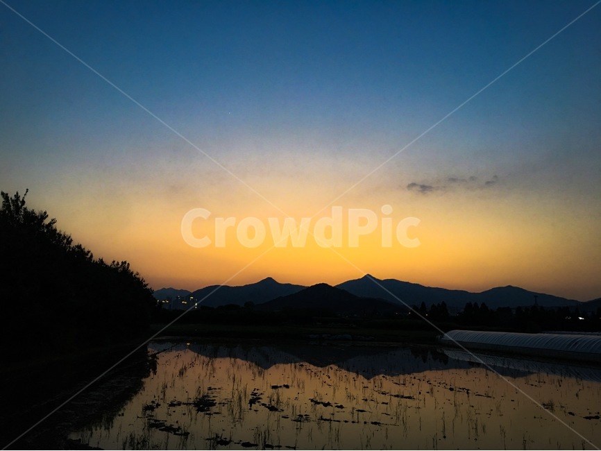 해질녘,저녁놀,산,밭,노을,자연,풍경,nature,landscape,land,땅,outdoors,옥외,water,물