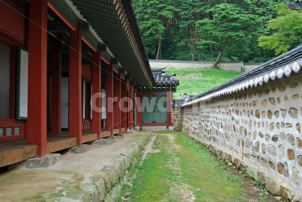 한옥,남한산성,행궁,가옥,기와집,궁,궁궐,담,담장,전통,한국,한국전통,문,대문,마루,기둥,전통가옥,건축,고건축,전통건축,숲,자연,한국전통,한국문화,korean traditional,korean culture,건축물,건물외관,exterior,building,structure,architecture,construction