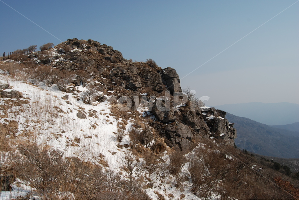 반야봉,노고단고개,100대명산,천왕봉,등산로,능선,치유,여행,돌,산행,힐링,자연,동행,등산,계절,한국,한국명산,한국등산,풍경,나무,하늘,바람,땅,겨울,계절,winter,season,자연,풍경,nature,landscape,한국자연풍경,한국자연경관,korea nature landscape,outdoors,옥외,cliff,낭떠러지