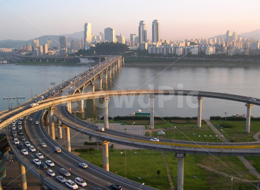 도시,도로,빌딩,한강,강,고가도로,청담대교,강남구,무역센터,아이파크,교통,load,traffic,대교,city,도시,풍경,city,landscape,교통,교통수단,traffic,transportation,road,freeway,고속 도로,automobile,자동차,car,차,vehicle,차량