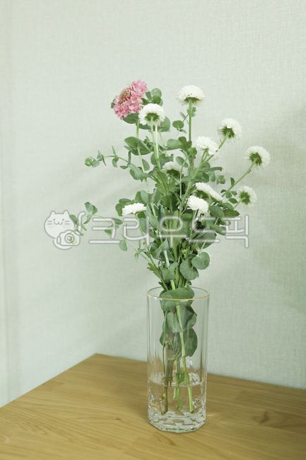flowerarrangement,Chrysanthemum,flower interior,bouquet,vase,flower arrangement,flowerbouquet,flower,interior