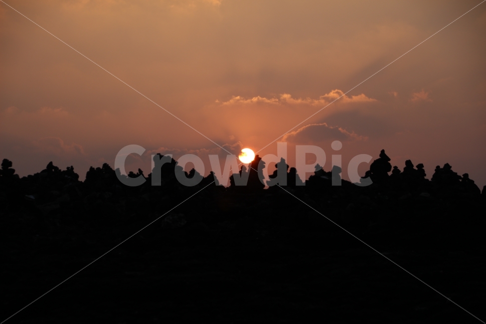 제주도,해질녘,노을,돌탑,해수욕장,자연,풍경,nature,landscape,실루엣,그림자,silhouette,shadow,outdoors,옥외,dawn,새벽,sunset,일몰,red sky,붉은 하늘,sky,하늘,dusk,황혼