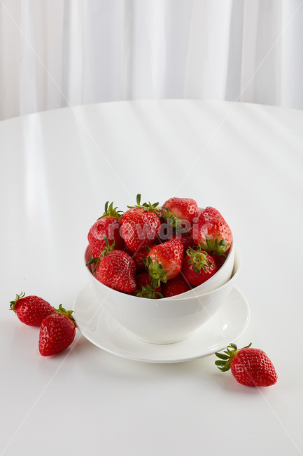 음식,딸기,과일,fruit,strawberry,food,집,후식,디저트,스트로베리,식탁,음식,식재료,요리,food,cook,meal,dishes,food reserves,과일,열매,fruit