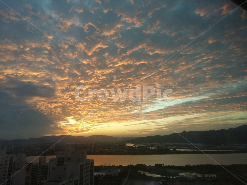 노을,해질녘,하늘,구름,지평선,자연,풍경,nature,landscape,outdoors,옥외,sunlight,햇빛,sky,dusk,황혼,sunset,일몰,dawn,새벽,red sky,붉은 하늘